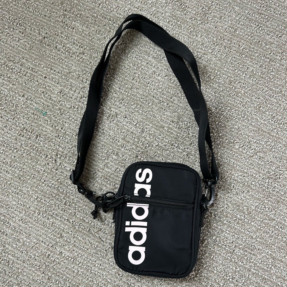 NWOT ADIDAS SMALL CROSSBODY BAG.Great small bag for everyday use. Size 7.5”x 6.0